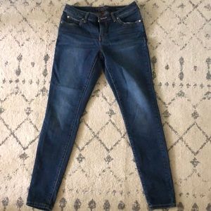 Size 4 Jennifer Lopez skinny jeans